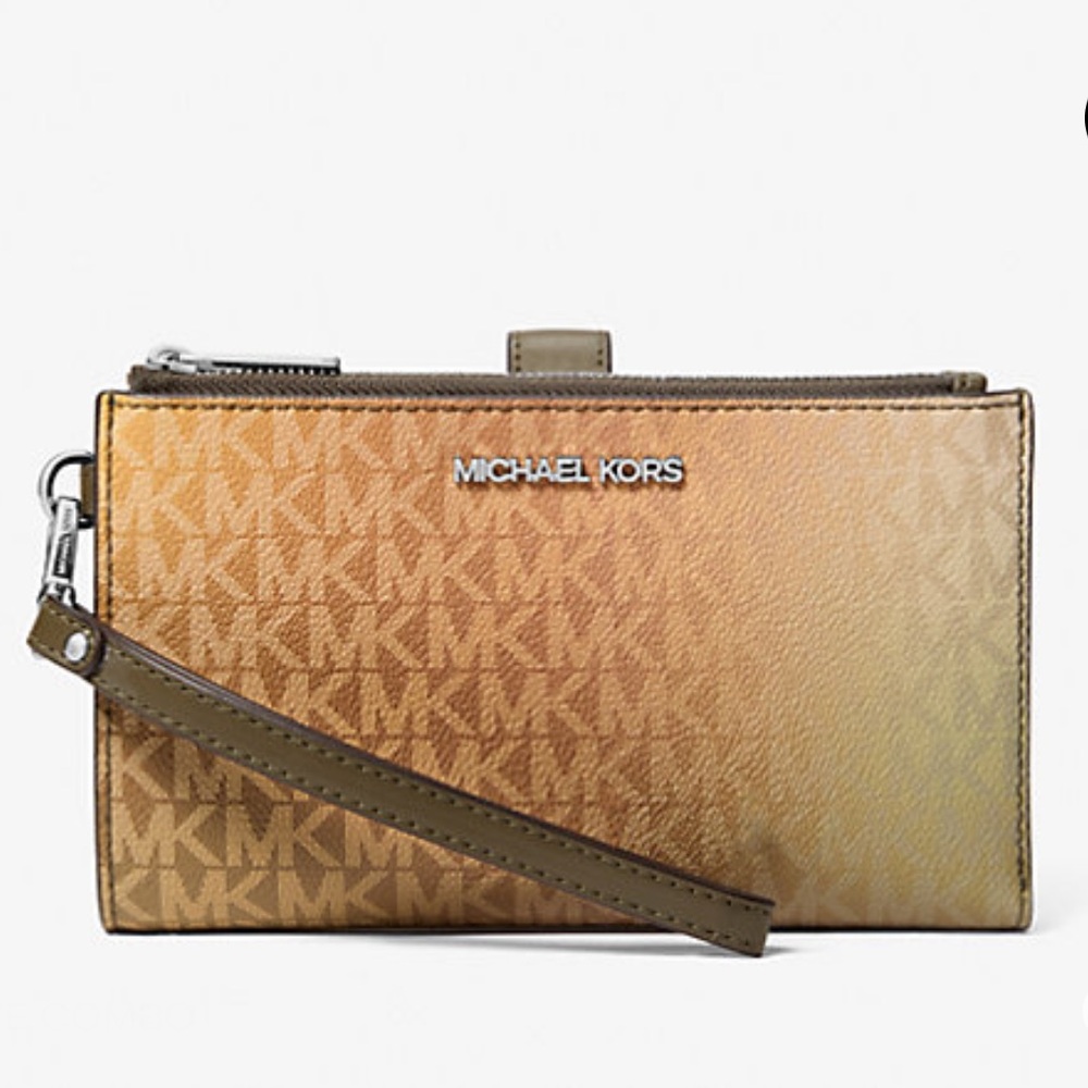MICHAEL KORS Jet Set Lg Ombré Signature Logo Wristlet Phone Holder
Olive Com
NWT - Picture 3 of 16